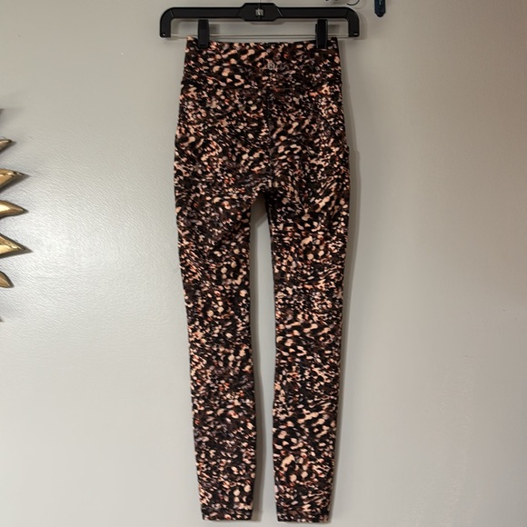 50. LULULEMON INVIGORATE LEGGINGS - Picture 3 of 6